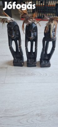 Kézzel faragott fa figurák