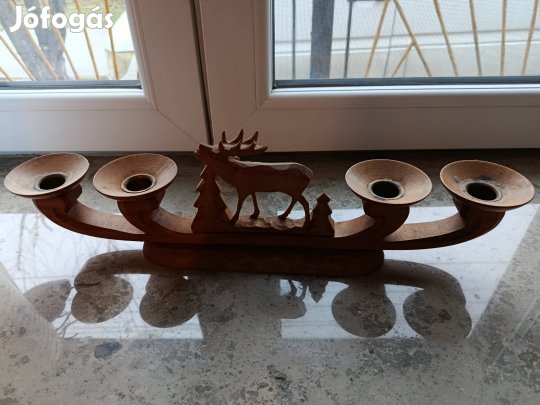 Kézzel faragott fa gyertyatartó