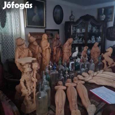 Kézzel faragott fa szobrok