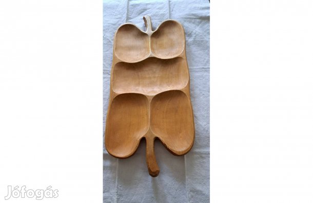 Kézzel faragott tálaló