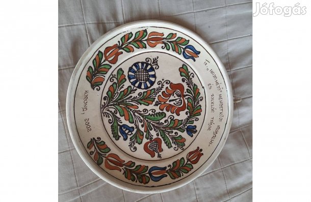 Kézzel festett, 24 cm átmérőjű Korond falitányér
