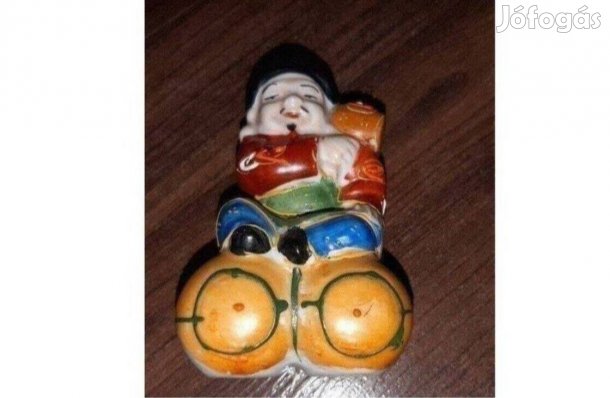 Kézzel festett keleti porcelán figura