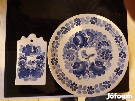 Kézzel festett lengyel, népmúvészeti dísztányér és kerámia vágódeszka