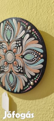 Kézzel festett pontozott mandala