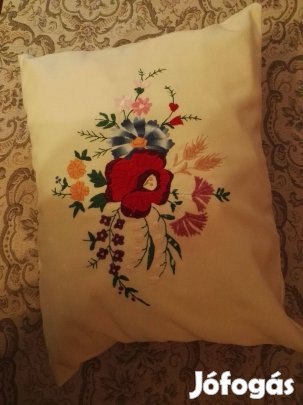 Kézzel hímzett díszpárna