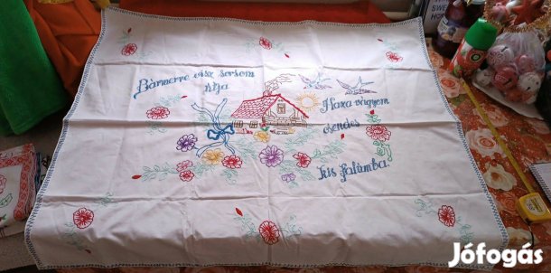 Kézzel hímzett falvédő gyűjtemény