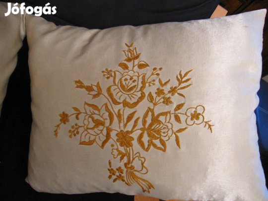 Kézzel hímzett gyönyörű díszpárna többféle