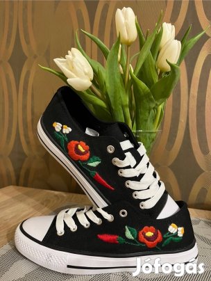 Kézzel hímzett magyaros cipő 39-es