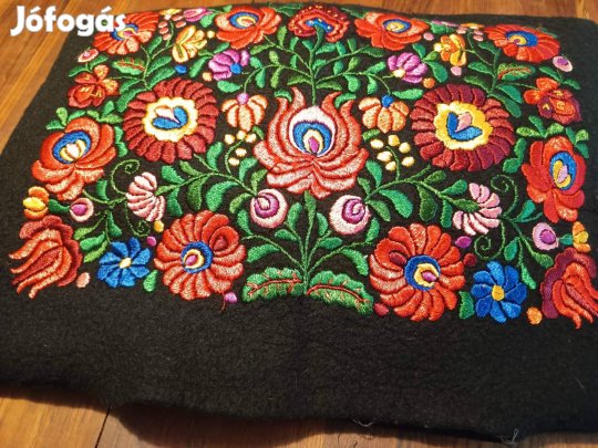 Kézzel hímzett párna huzat  