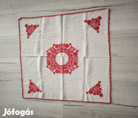 Kézzel hímzett terítő 
