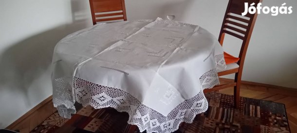 Kézzel hímzett új vászon abrosz