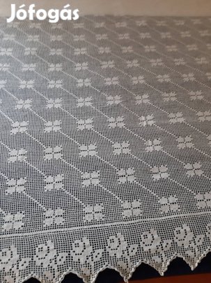 Kézzel horgolt ágyterítő