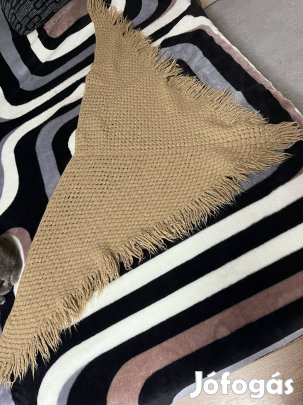 Kézzel horgolt/kötött kendő