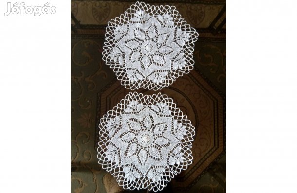 Kézzel horgolt terítő 2 db