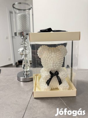 Kézzel készített gyöngy medve - Pearl Rose Bear. 