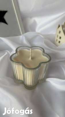 Kézzel készített szójagyertya sakura illóolajjal