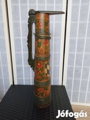 Kézzel készült régi kanna, kiöntő