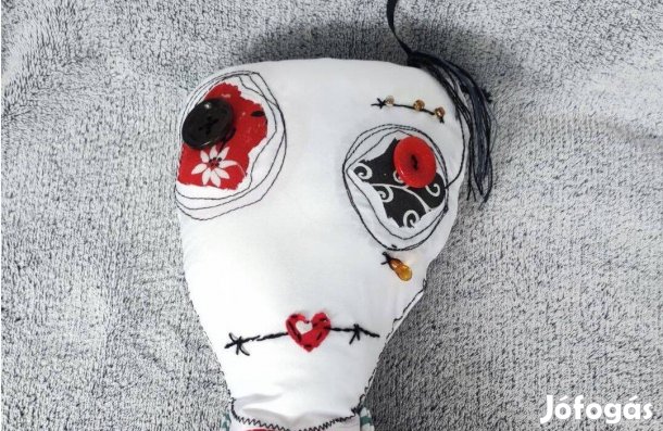 Kézzel készült szörnybaba