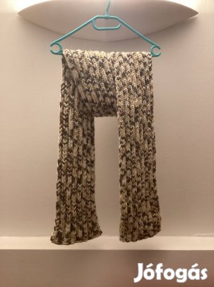 Kézzel kötött gyapjú sál