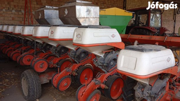 Khun Maxima 2 tipusú 12 soros szemenkénti vetőgép