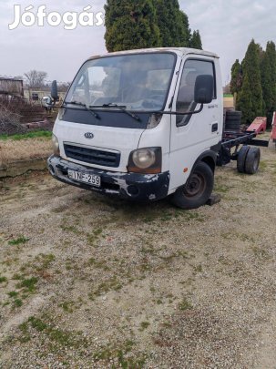 Kia 2500 alvázon eladó