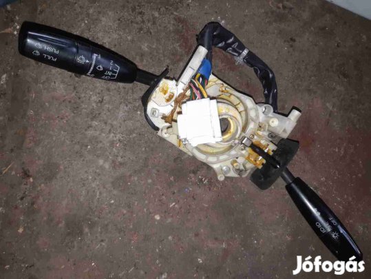 Kia Carnival II Bajuszkapcsoló