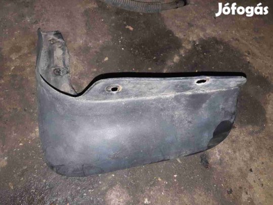 Kia Carnival II Bal Hátsó Sárfogó Gumi