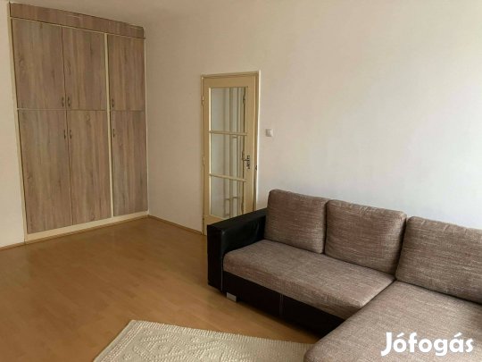 Kiadó 1,5 szobás lakás Veszprém központjában