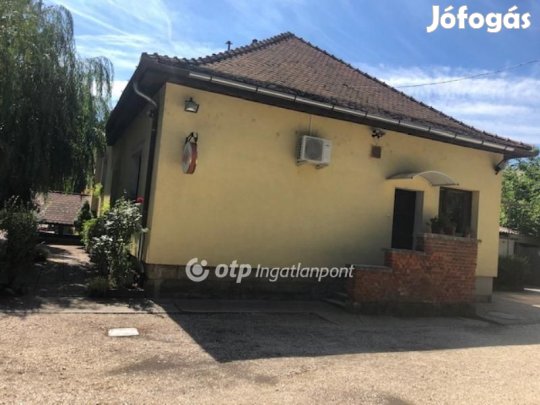 Kiadó 220 nm-es ház Győr