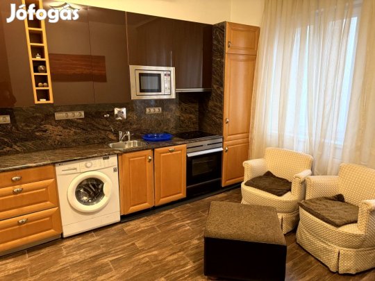 Kiadó 22 nm-es Felújított tégla lakás Budapest V. kerület