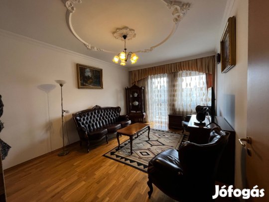 Kiadó 2 Szobás, Erkélyes Lakás A Palóczy Utcában!