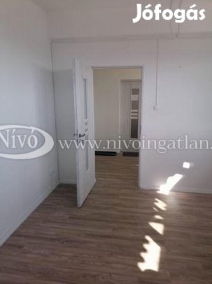 Kiadó 32 nm-es Üzlet Veszprém