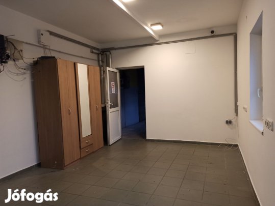Kiadó 426 m2 ipari, keresk. épület, Győr