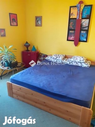 Kiadó 46 nm-es lakás Pécs