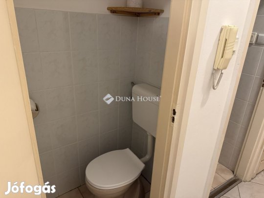 Kiadó 54 nm-es lakás Pécs