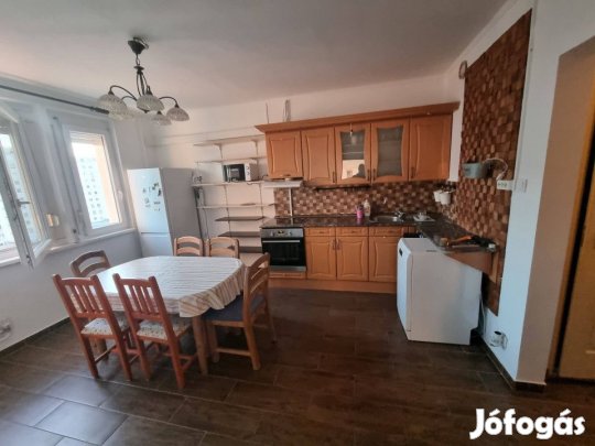 Kiadó 56 nm-es Felújított panel lakás Debrecen