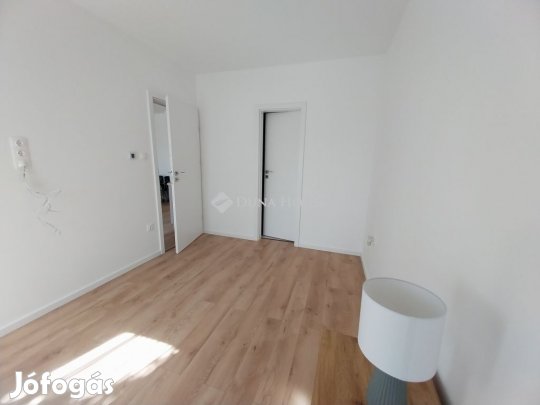 Kiadó 63 nm-es lakás Szeged