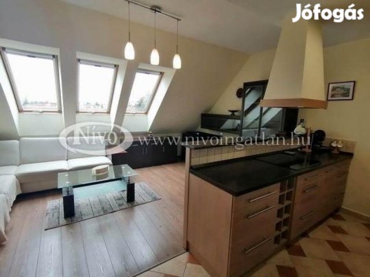 Kiadó 78 nm-es tégla lakás Veszprém