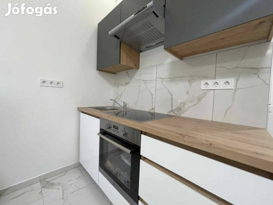 Kiadó Dunaparti felújított 30nm lakás