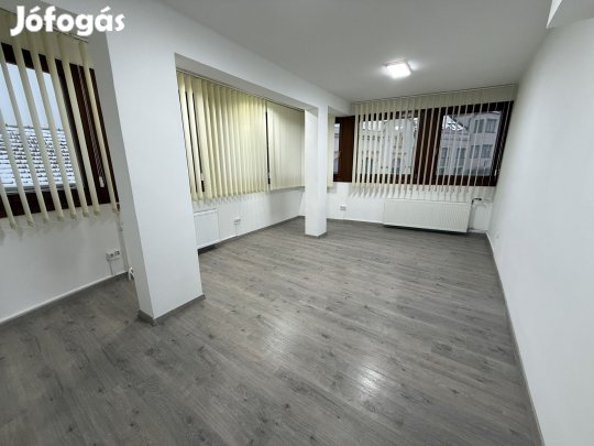 Kiadó Iroda, Veszprém 120.000 Ft