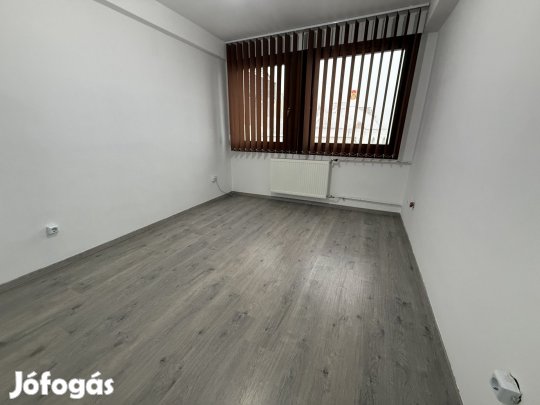 Kiadó Iroda, Veszprém 80.000 Ft