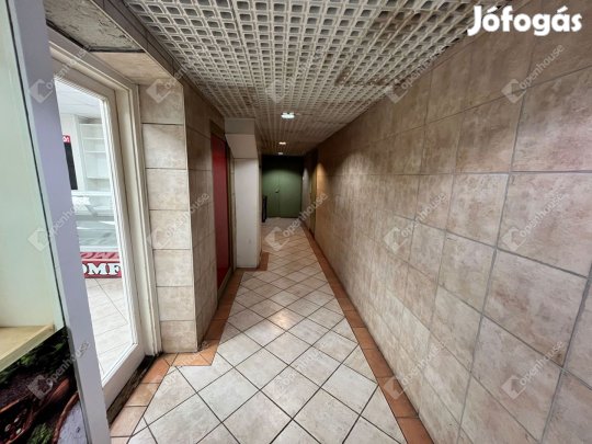 Kiadó Miskolc belvárosi, utcafronti húsbolt berendezéssel!