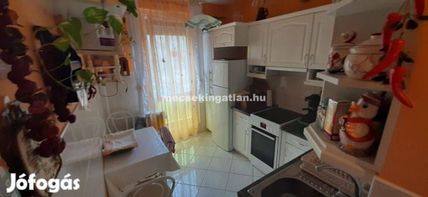 Kiadó Pécs Kertvárosban Eszék utcában berendezett szoba kizárólag diák