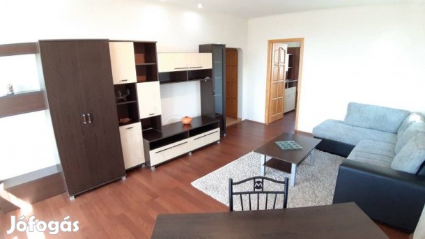 Kiadó Pécs-Uránvárosban 2 szobás felújított  lakás.