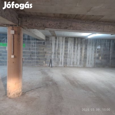 Kiadó Pécsett a Liszt Ferenc utcában teremgarázshely!