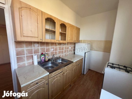 Kiadó Tatabánya Dózsakert kedvelt részén, 4. emeleti, 2 szobás, nagy e