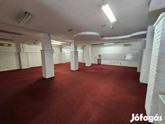 Kiadó Üzlethelyiség Tatán! Fő úton!