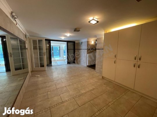 Kiadó a XII ker Denevér közben egy ikerház fele.