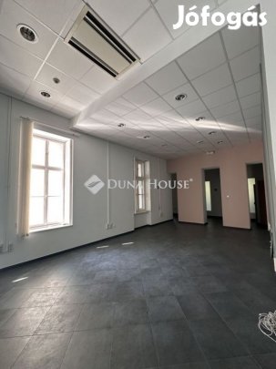 Kiadó a belvárosban irodaépület, Szegeden