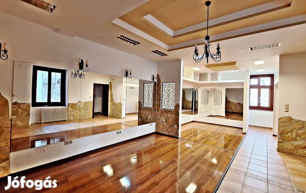 Kiadó belvárosi, magasföldszinti iroda